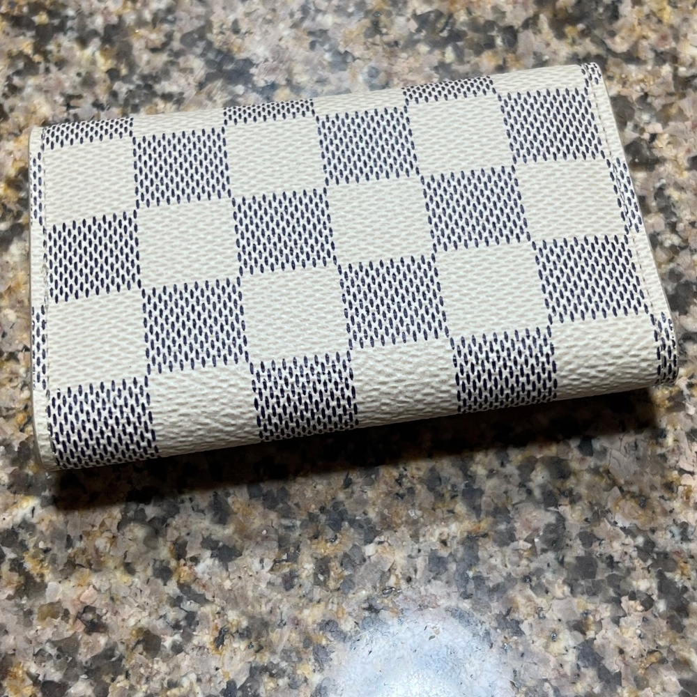 EUC Authentic Louis Vuitton 6 Key Holder in Damier Azur Like New - Picture 5 of 7